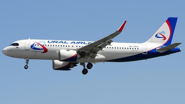 RA-73821:Airbus A320:Уральские авиалинии